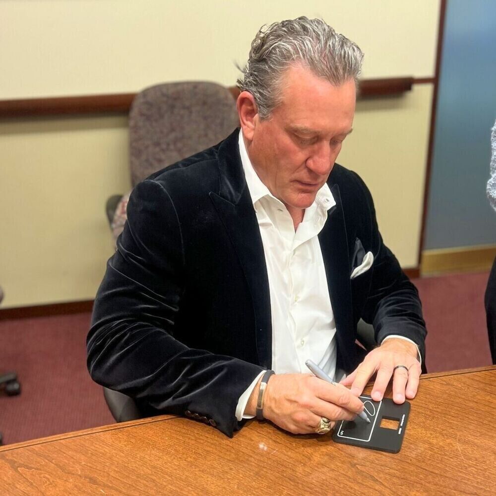 Jeremy Roenick Hall of Fame Legends Signed Puck and Display Stand Limted 3/5